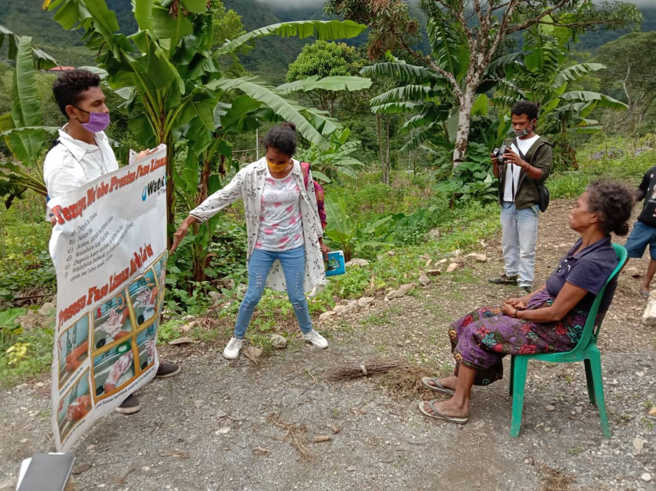 WaterAid’s partner staff share handwashing messages in communities in Manufahi